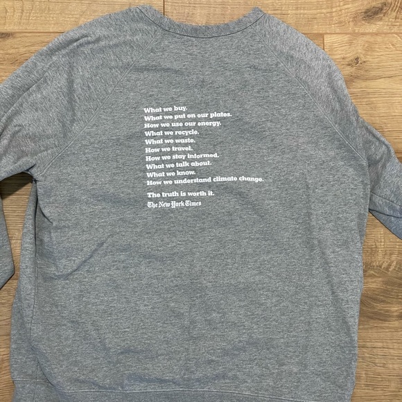 Everlane New York Times Sweatshirt - L - Picture 3 of 4